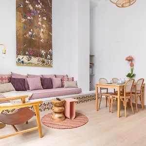  Apartment Pop Art Historia De Conde Negro Con Patio Privado Spain